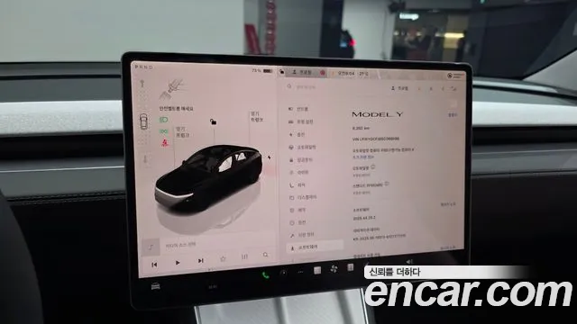 Tesla Model Y 2025