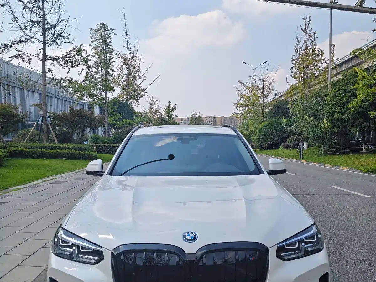 BMW iX3 2024