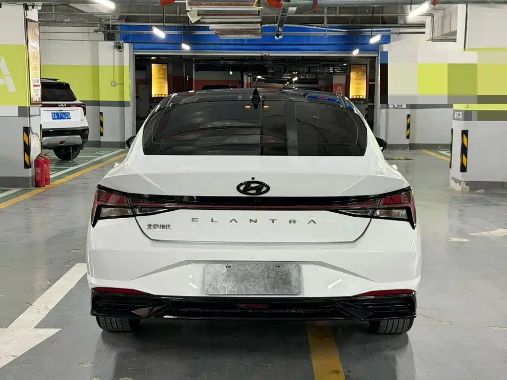 Hyundai Elantra 2022