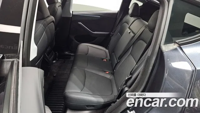 Tesla Model Y 2025
