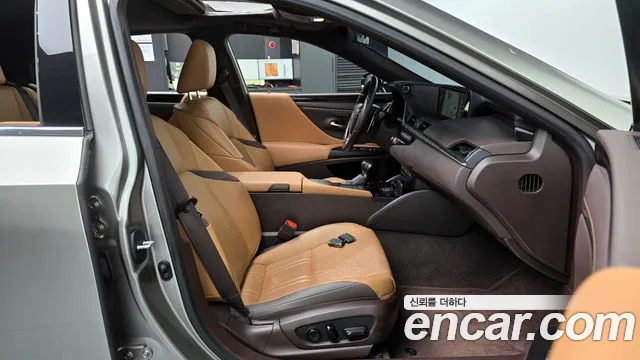 Lexus ES 2021