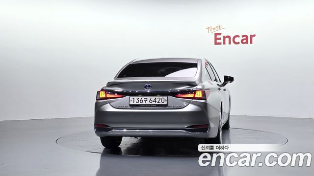 Lexus ES 2021