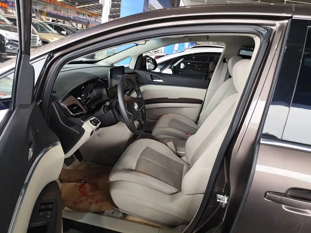 Buick GL8 2023