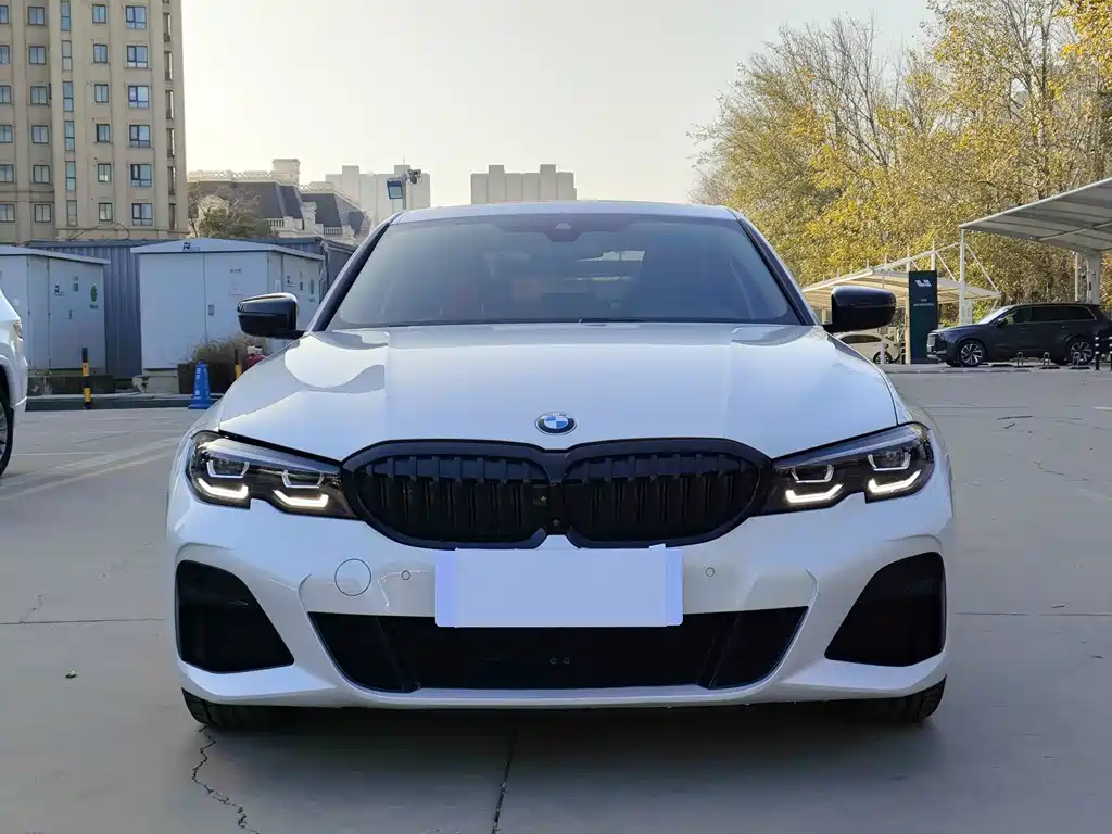 BMW 3 серии 2022