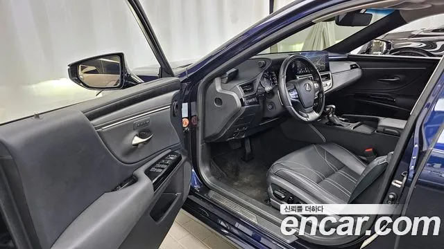 Lexus ES 2022