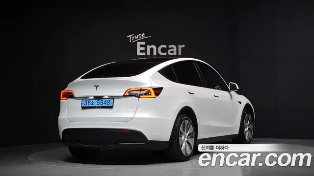 Tesla Model Y 2023