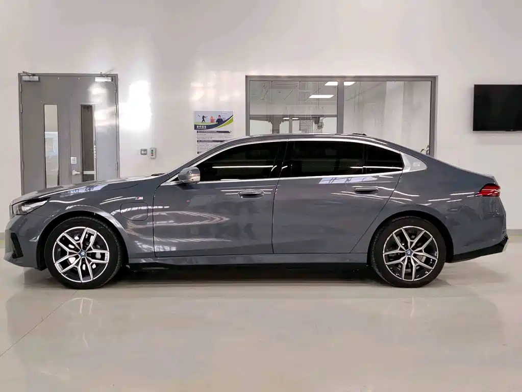 BMW i5 2024