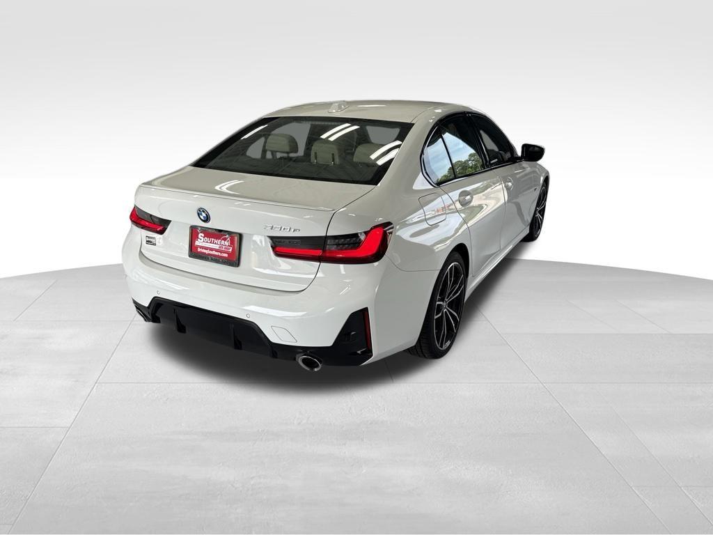 BMW 330 2023