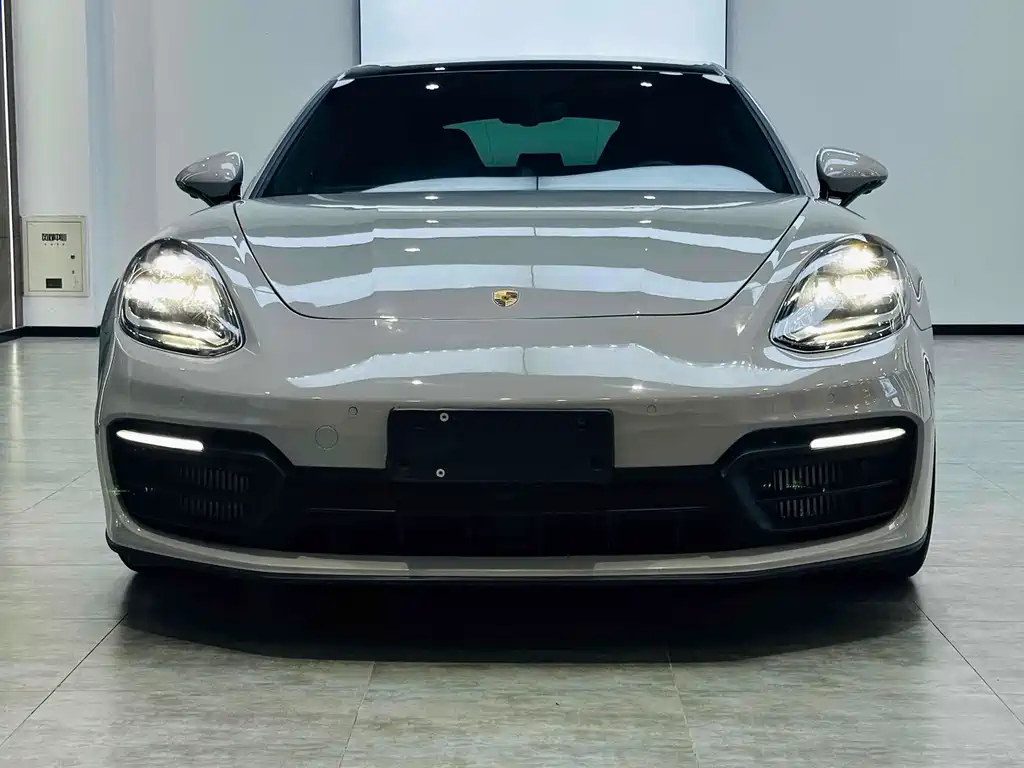 Porsche Panamera 2023