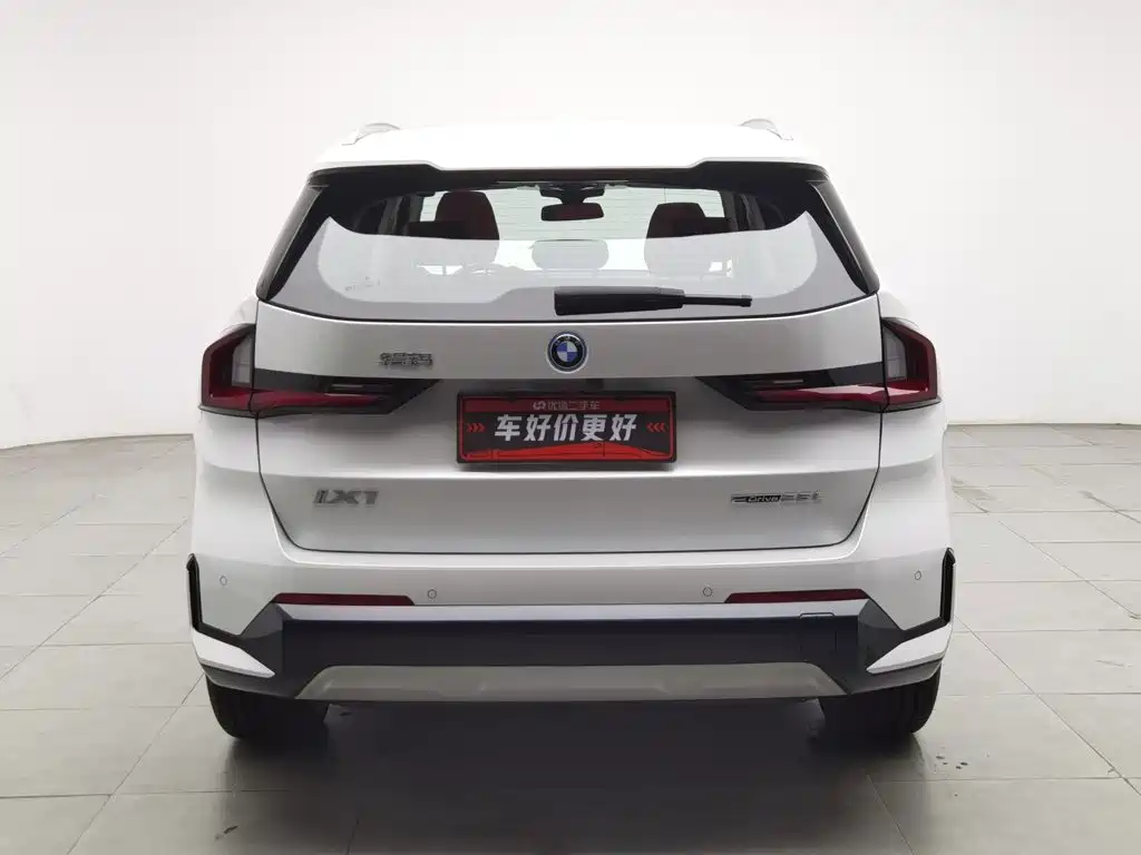 BMW iX1 2025
