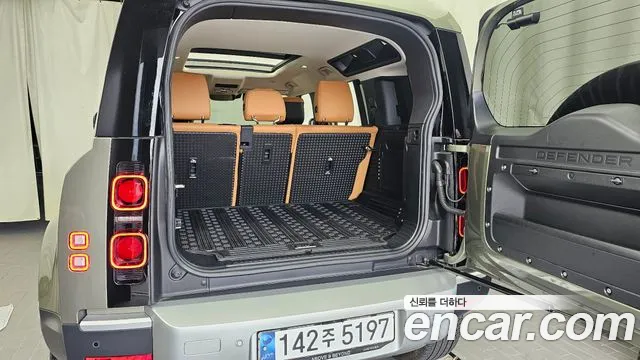 Land Rover Defender 2023