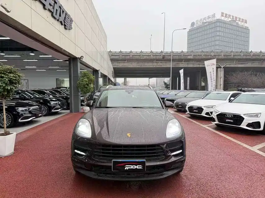 Porsche Macan 2021