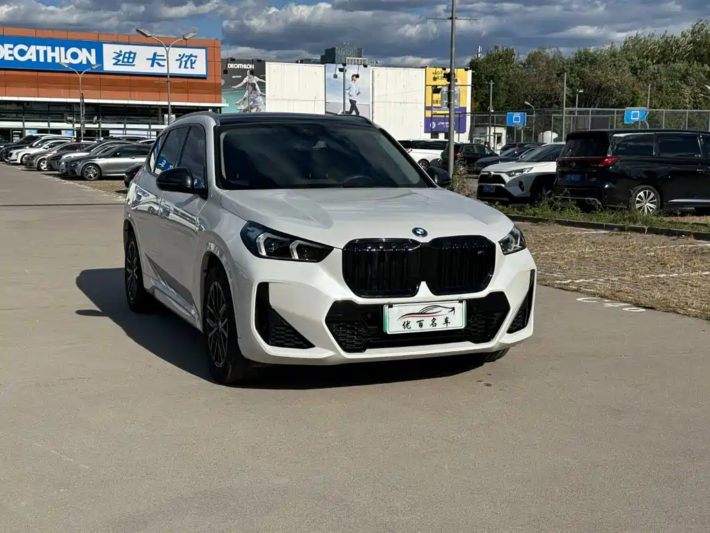 BMW iX1 2024