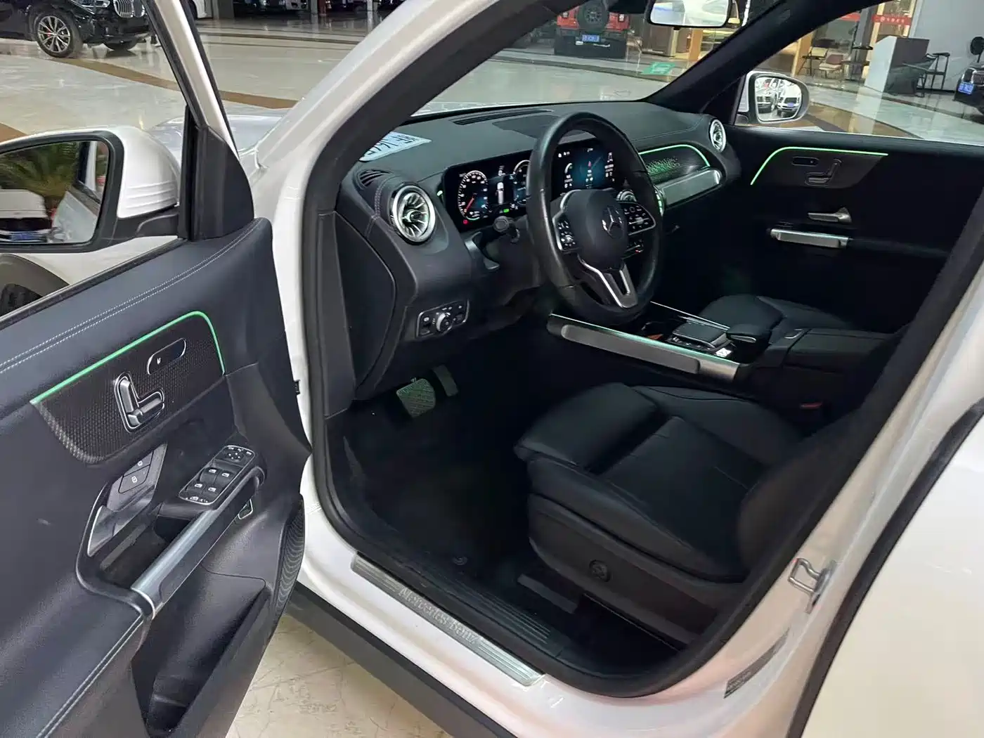 Mercedes-Benz EQB 2024