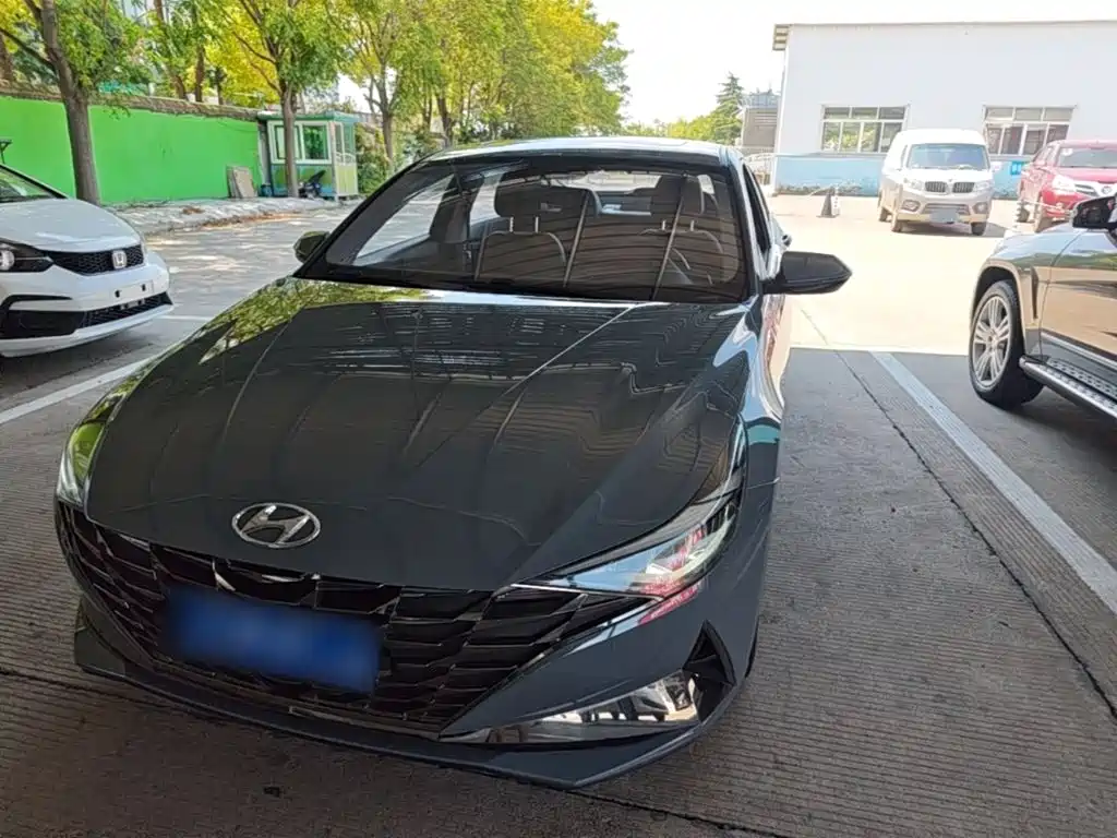 Hyundai Elantra 2022