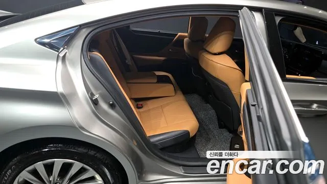 Lexus ES 2023