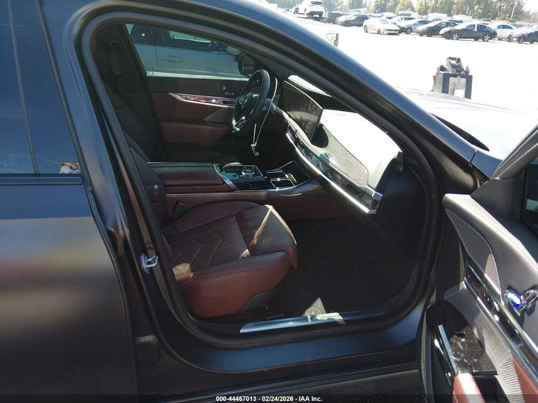 BMW i7 2025