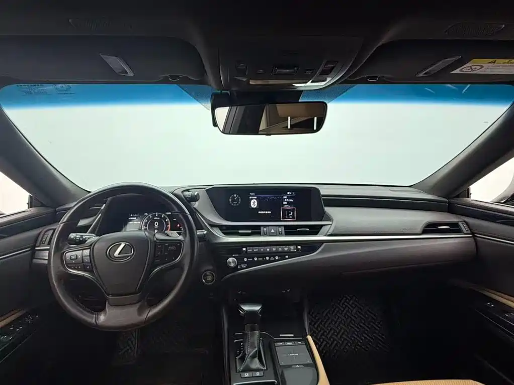 Lexus ES 2021