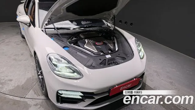 Porsche Panamera 2021