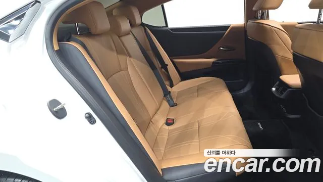 Lexus ES 2023