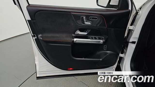 Mercedes-Benz GLB 2021