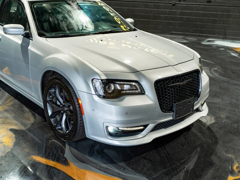Chrysler 300 2023
