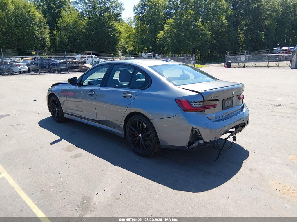 BMW 330 2023