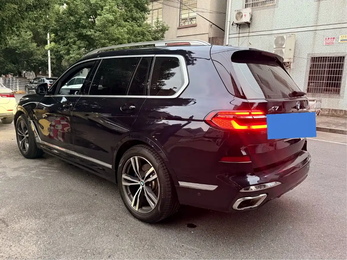 BMW X7 2025