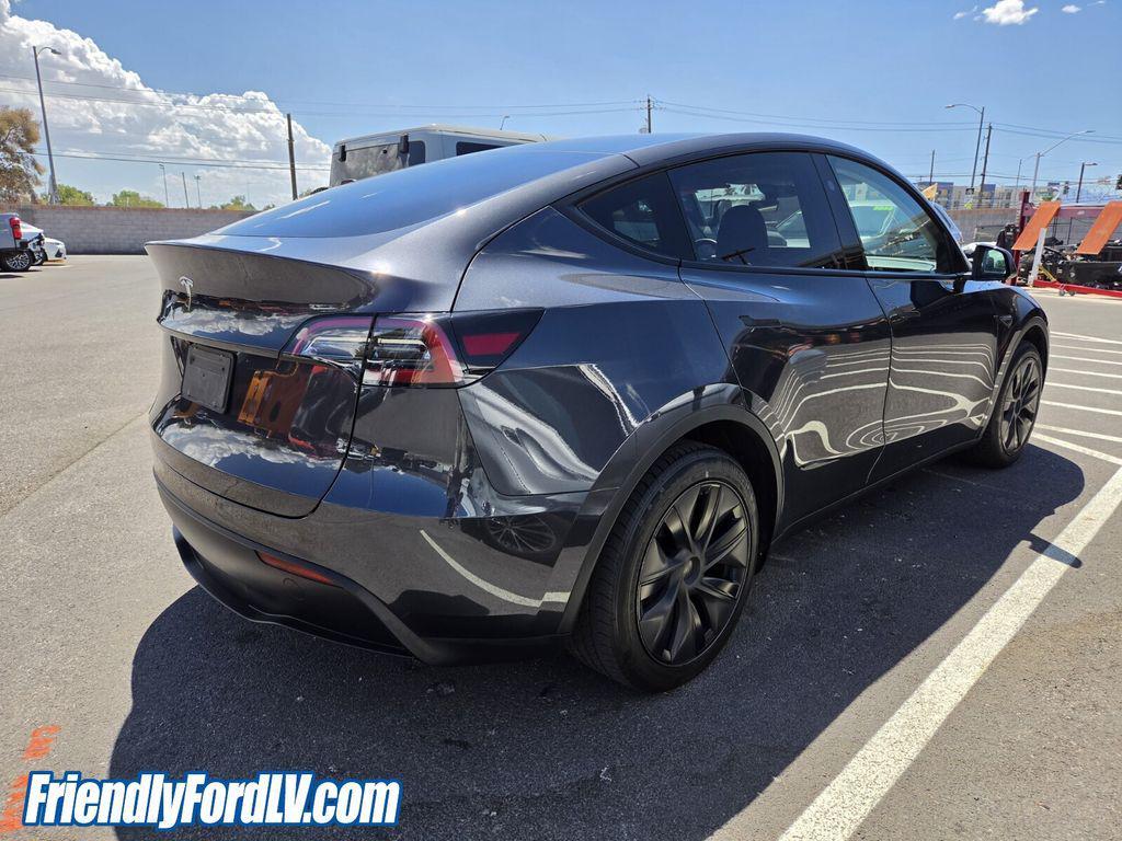 Tesla Model Y 2025
