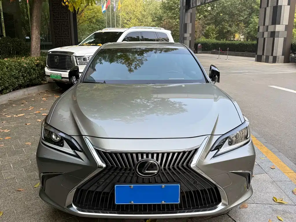 Lexus ES 2021