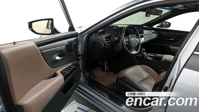 Lexus ES 2022