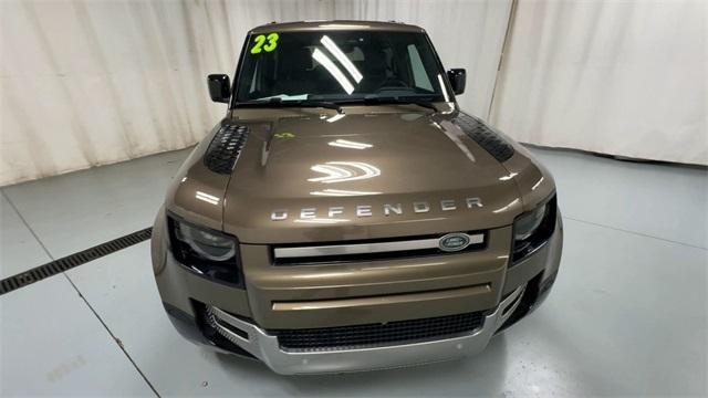 Land Rover Defender 2023