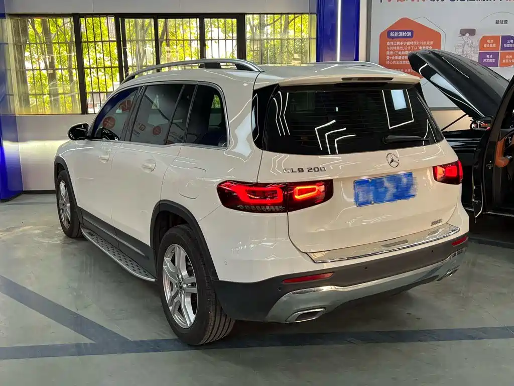 Mercedes-Benz GLB 2023