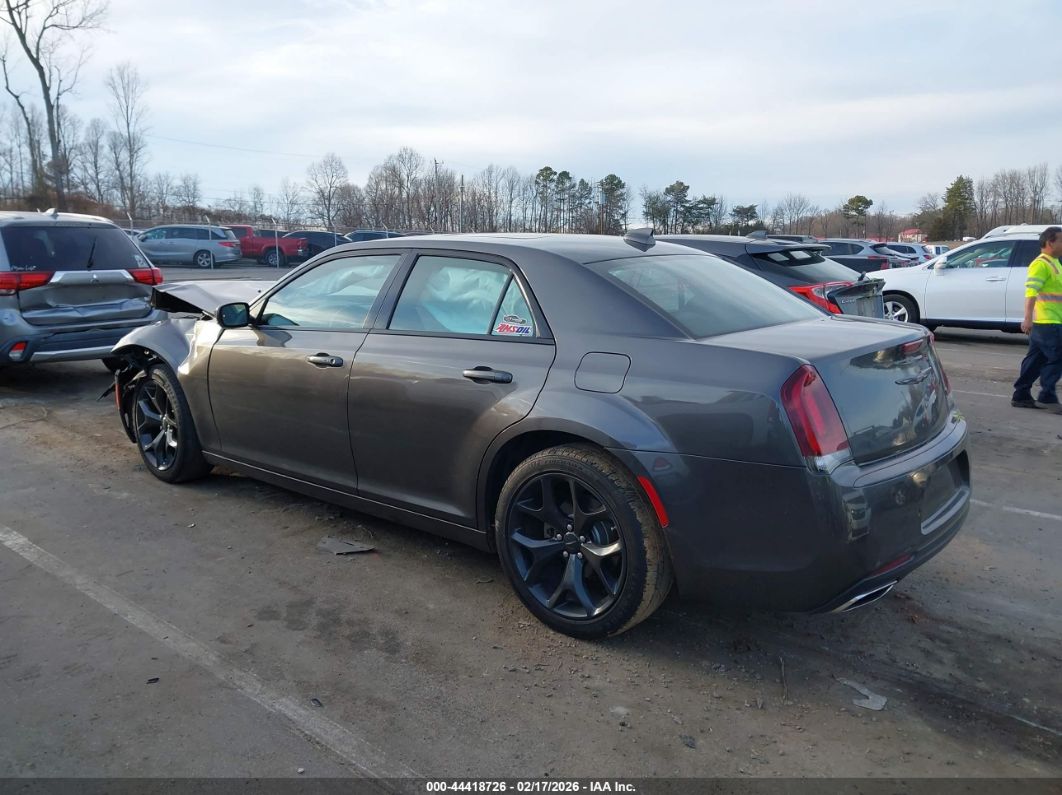 Chrysler 300 2023
