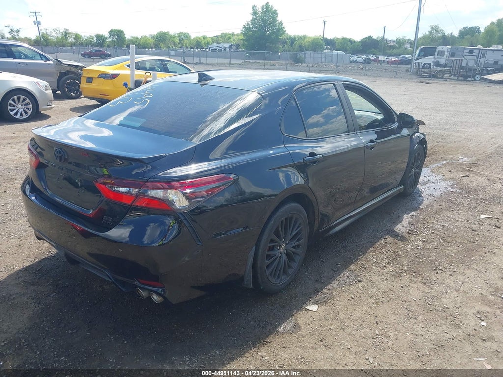 Toyota Camry 2021