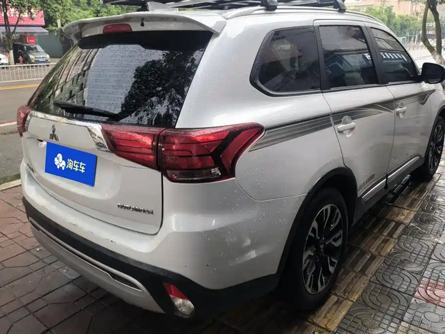 Mitsubishi Outlander 2020