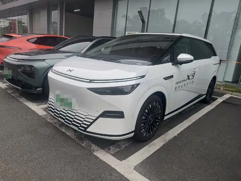 Xpeng X9 2025
