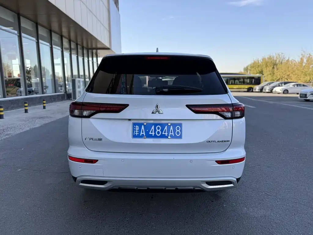 Mitsubishi Outlander 2023
