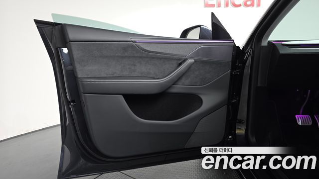 Tesla Model Y 2025