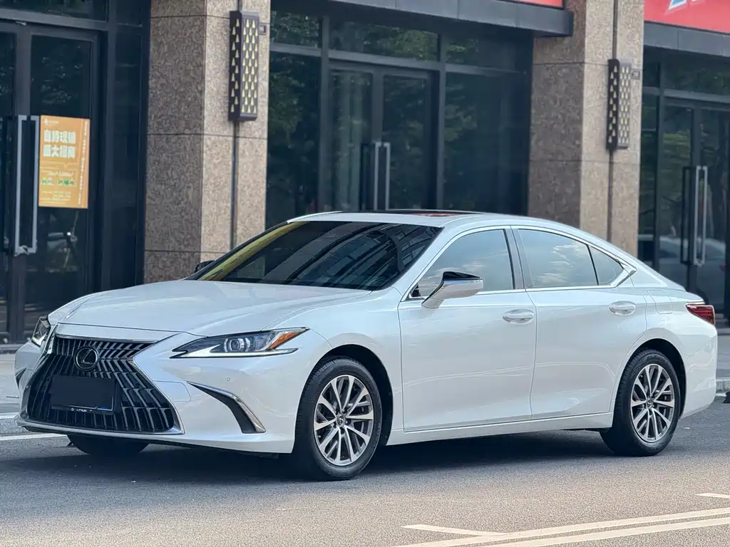 Lexus ES 2022