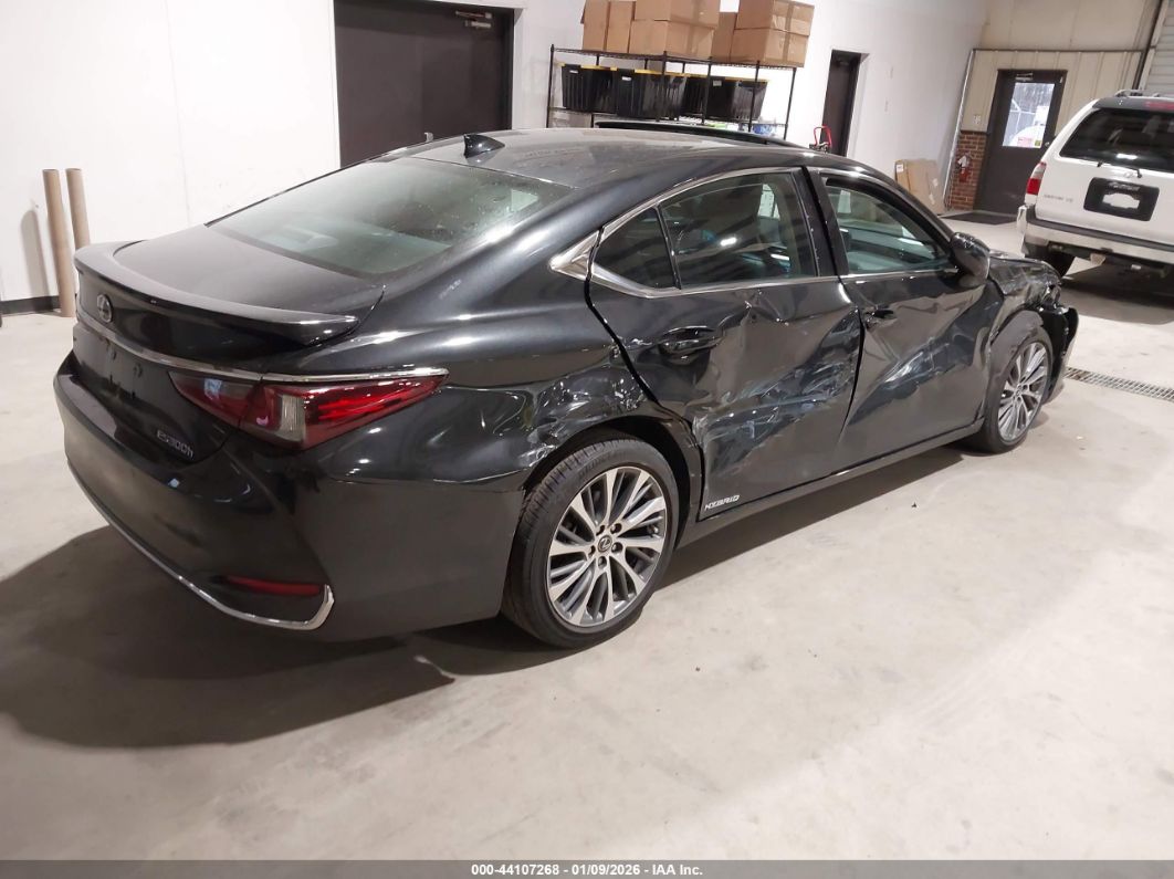 Lexus ES 2021