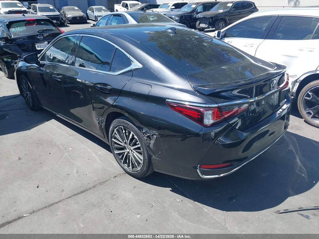 Lexus ES 2025