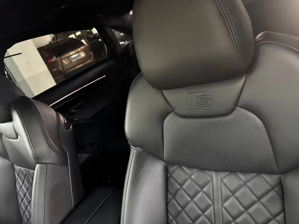 Audi S8 2021