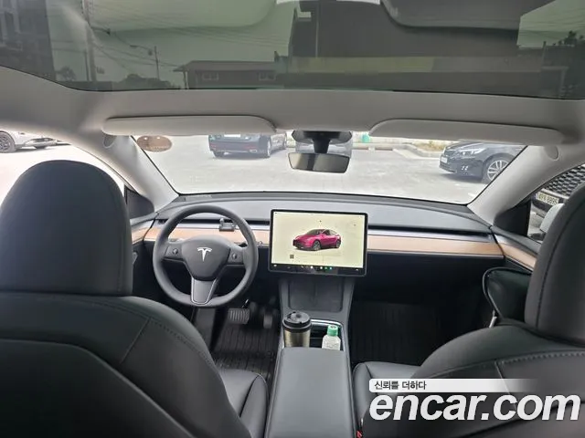 Tesla Model Y 2025