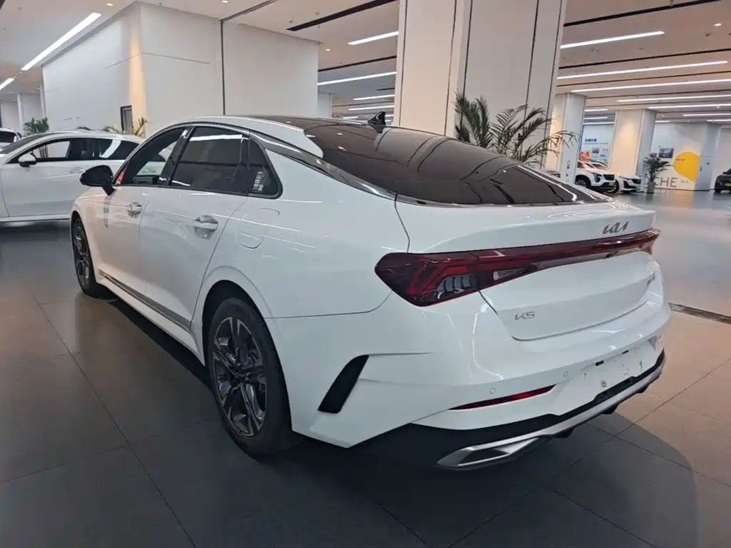 Kia K5 2025