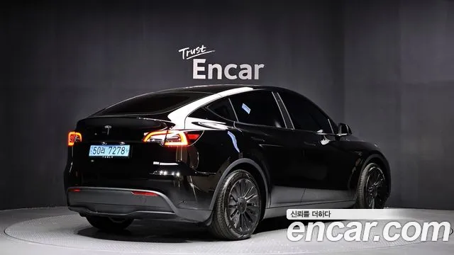Tesla Model Y 2024