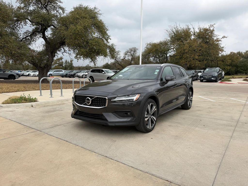 Volvo V60 Cross Country 2025