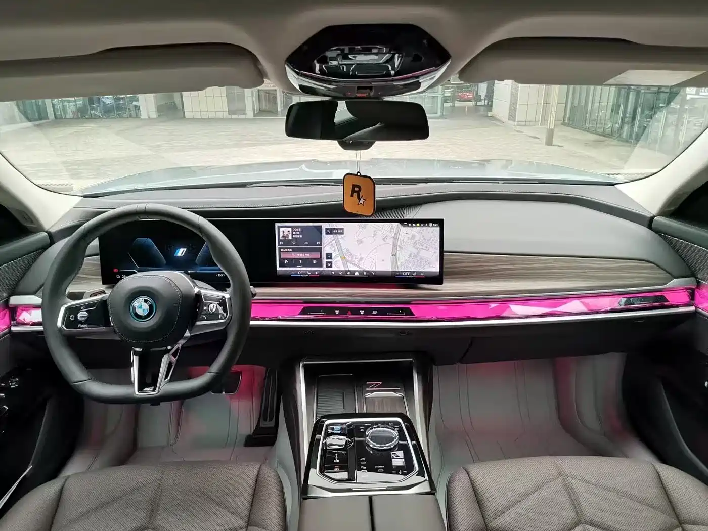 BMW i7 2024