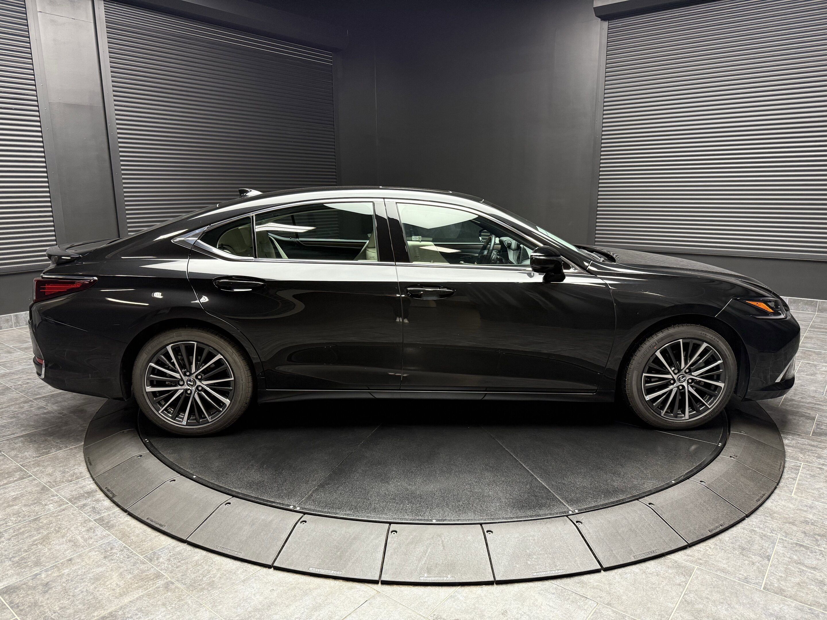 Lexus ES 2024