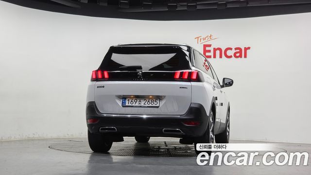 Peugeot 5008 2021
